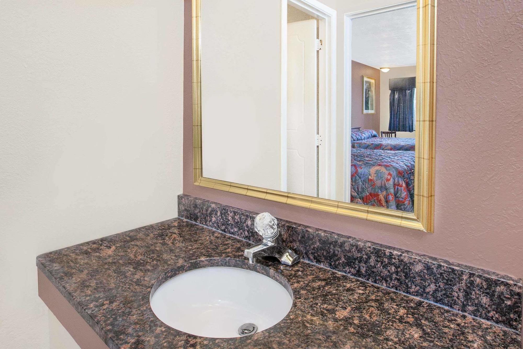 Imperial Inn グランド・ブラン エクステリア 写真